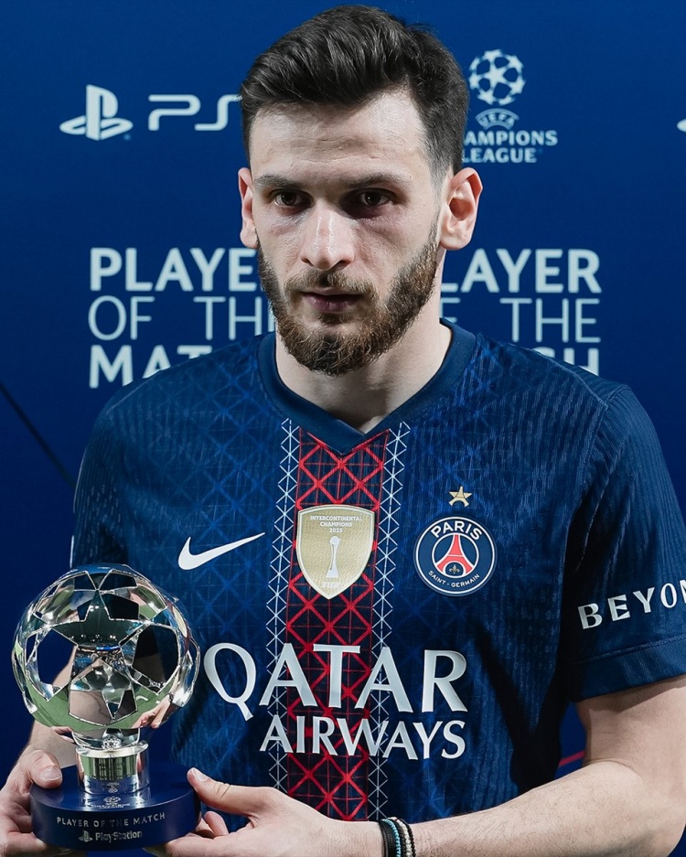 天博体育官方入口-超强个人能力打进1球！官方：K77当选2-0战胜利物浦全场最佳球员